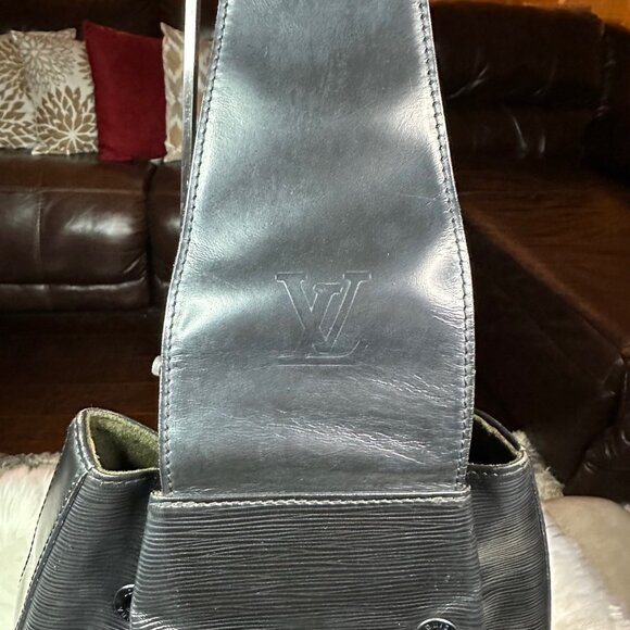Authentic Louis Vuitton Epi Leather Sac A Dos Sling Backpack - Picture 10 of 16